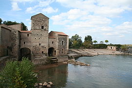 Moulin médiéval sur l'Hérault à Saint-Thibéry.