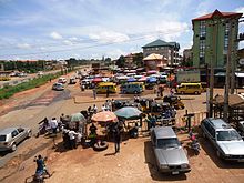 carrers en mal estat a l'encreuament d'Expressway amb Arthur Eze Street, Awka alt text