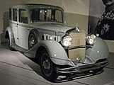 メルセデス・ベンツ・W08（英語版）（1928年）。通称「ニュルブルク」。4.5リッター・直列8気筒エンジンを搭載した大型高級車。