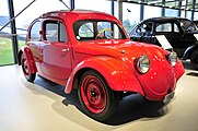 VW3 / プロトタイプV3（1936年2月完成[53]。ポルシェ・タイプ60）。「KdFワーゲンの試作車」としては最初の車両にあたる。最初の2台はポルシェの別荘で手作りで作られた[53]。