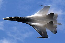 Su-35 uçuşda