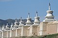 Stupas ger mynachlog Erdene Zuu yn Karakorum, Mongolia