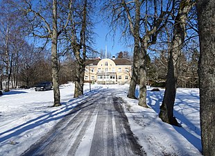 Allén fram till herrgården.