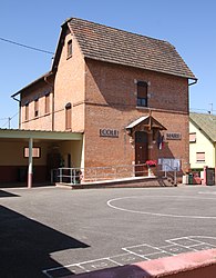 The town hall and school in Kesseldorf