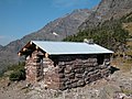 L'abri Gunsight Pass, refuge dans le chaînon Lewis.