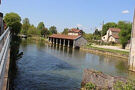 Lavoir sur un bras de la Meuse.