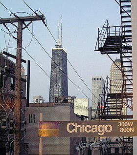 Le 875 North Michigan Avenue depuis le quai de la station.