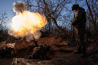 Batterie de mortier de la 28e brigade mécanisée au sud de Bakhmout en janvier 2023