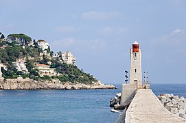 Le phare de Nice au bout de la digue