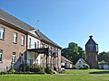 Gut-/Herrenhaus von Brunn; rechts der alte Wasserturm