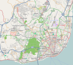 Mapa konturowa Lizbony, blisko centrum na prawo znajduje się punkt z opisem „Uniwersytet Lizboński”