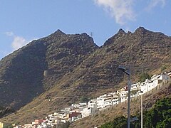 El barrio se eleva por la ladera.