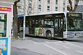 Cartel utilizado por Vox para la campaña electoral en un autobús en Vitoria.