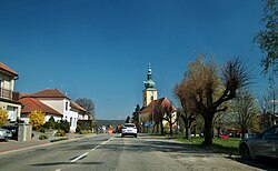 Centrum obce s kostelem sv. Petra a Pavla