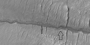 Close view of gully channels, as seen by HiRISE under HiWish program. Arrows point to small channel within larger channels.