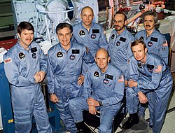 v. l. n. r. Anthony England, Karl Henize, Story Musgrave, Gordon Fullerton, Loren Acton, Roy Bridges, John-David Bartoe