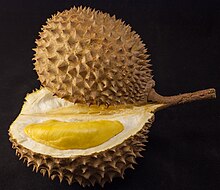 Prerezan durian kaže svojo pulpo