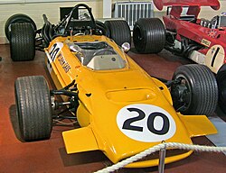 McLaren M9A-auto Donington Park Collection-museon näyttelyssä.