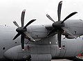 V izhodiščni položaj postavljeni mirujoči kraki letalskega vijaka letala Lockheed Martin C-130 Hercules