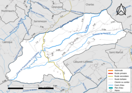 Carte en couleur présentant le réseau hydrographique de la commune