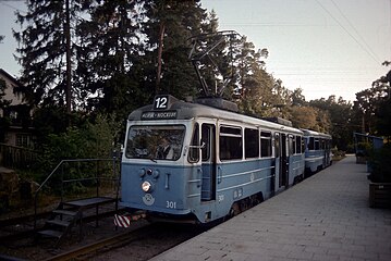 Motorwagen ET 301 (type A24) op lijn 12 te Nockeby, voor vertrek naar Alvik; juli 1992.