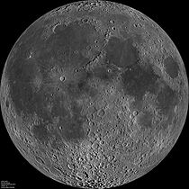 Fotografía compuesta del lado visible de la Luna