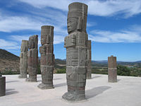 Guerreros toltecas representados por las famosas estatuas de los atlantes de Tollan-Xicocotitlan.