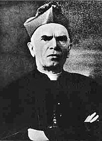 A portrait of Bishop Hodur, wearing a Biretta, taken in 1907.