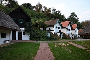 Kellergasse in Moschendorf mit Weinmuseum