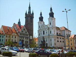 Hôtel de ville, Tour noire et église de l'Assomption et de Saint-Ignace de Loyola.