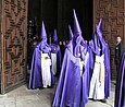 Capuchones ou capirotes durant la Semaine sainte.