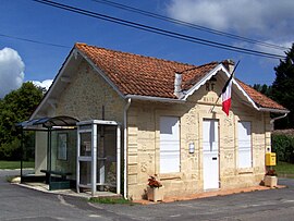 The town hall in Bossugan