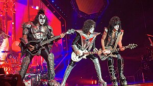 Kiss v roce 2019 Zleva-doprava: Eric Singer (za bicími), Gene Simmons, Tommy Thayer, Paul Stanley