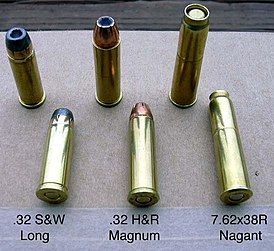 .32 S&W Long (слева) в сравнении с .32 H&R Magnum и 7.62x38mmR Nagant