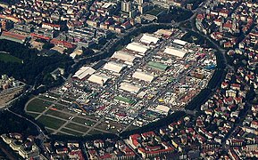 Theresienwiese einen Tag vor der Eröffnung des Oktoberfests 2006