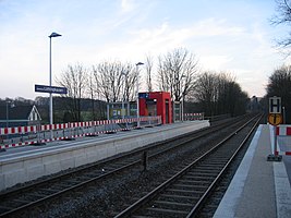 neue Bahnsteige (vorne Richtung Solingen, links nach Wuppertal)