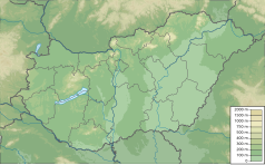 Mapa konturowa Węgier, blisko centrum u góry znajduje się punkt z opisem „Szentendrei-sziget”