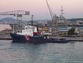 Le remorqueur Abeille Flandre dans le port de Toulon.