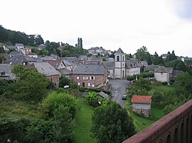 The church and surrounding buildings in Vignols