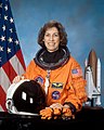 Ellen Ochoa op 12 februari 2002 geboren op 10 mei 1958