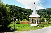 Chapel and wayside cross in Bichigiu