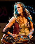 Emily Robison med dobro