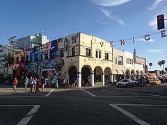 "Uvítací brána" do Venice Beach na Pacific Boulevard