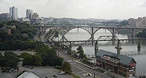 Die Tennesseerivier in Knoxville, soos gesien vanaf die Neyland-stadion se dak.