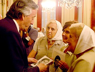 Les Mares de la Plaça de Mayo amb el president Néstor Kirchner