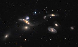 NGC 3750 (2e van links) met NGC 3745, NGC 3746, NGC 3748, NGC 3751, NGC 3753 en NGC 3754