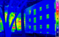 Thermographeschen Ënnerscheed tëscht normalem (lénks) an engem Passivhaus (riets)