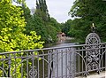 Weiße Elster chảy qua Palmengarten tại Leipzig