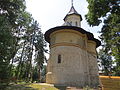 Biserica pe latura estică