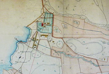 Vänster: översiktskarta från 1869 visande gårdarna Wiksberg, Högantorp och Ladvik. Höger: Karta över Viksberg från 1883.